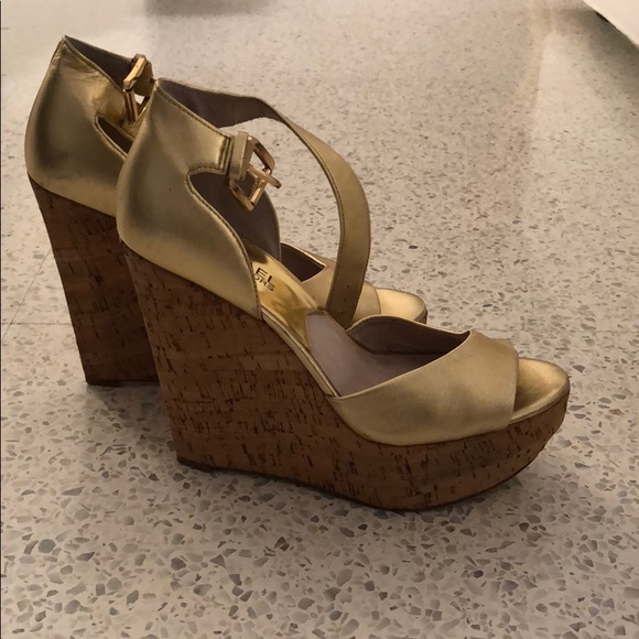 Michael Kors Platform Wedges Gold sz 6 - Picture 3 of 8